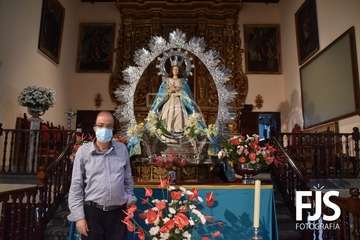 Engalanamiento de la imagen durante la jornada de este viernes/Francisco Santana Ravelo.
